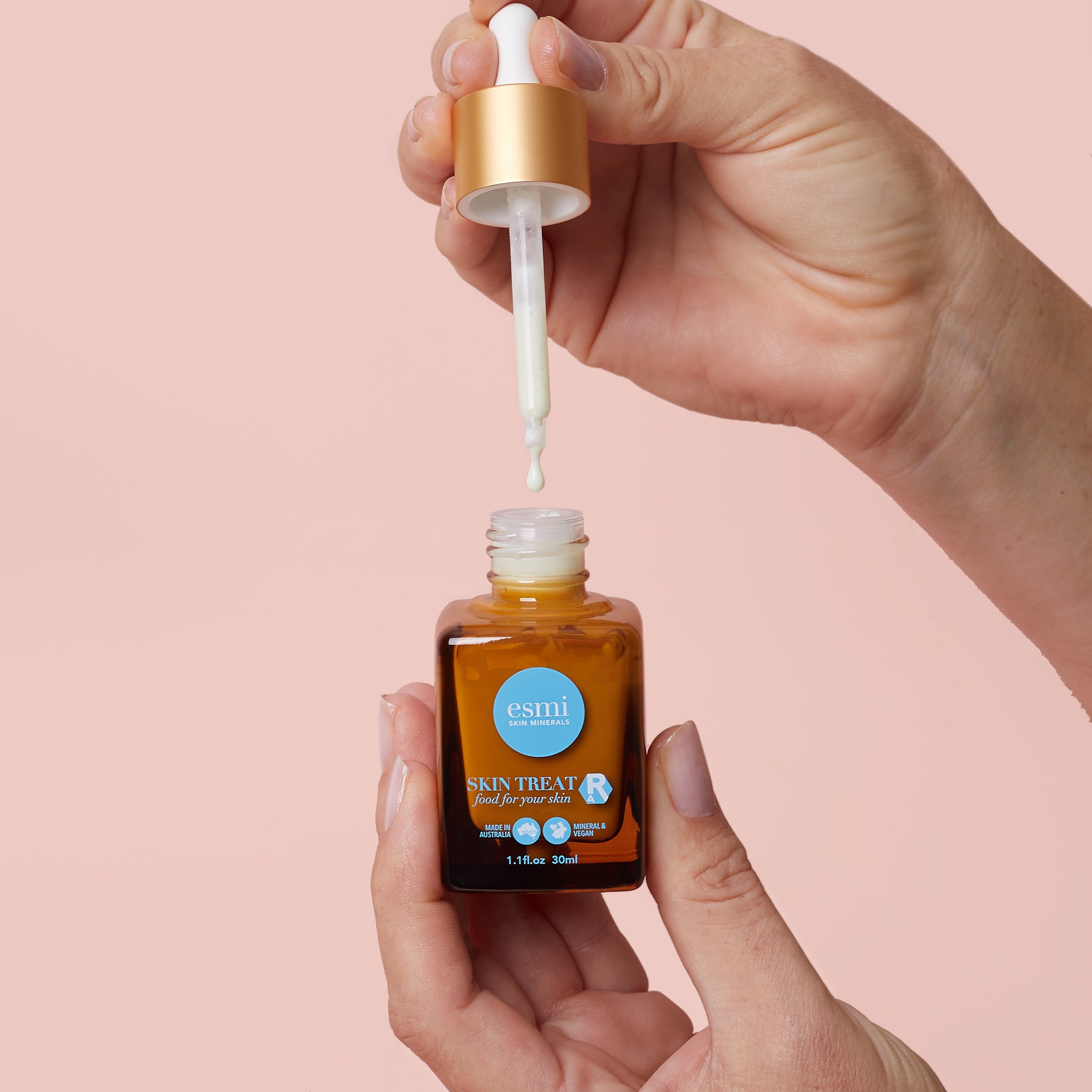 InUse_EncapsulatedRetinol_1_3620e742-4588-42de-a07a-70474b334c55.jpg