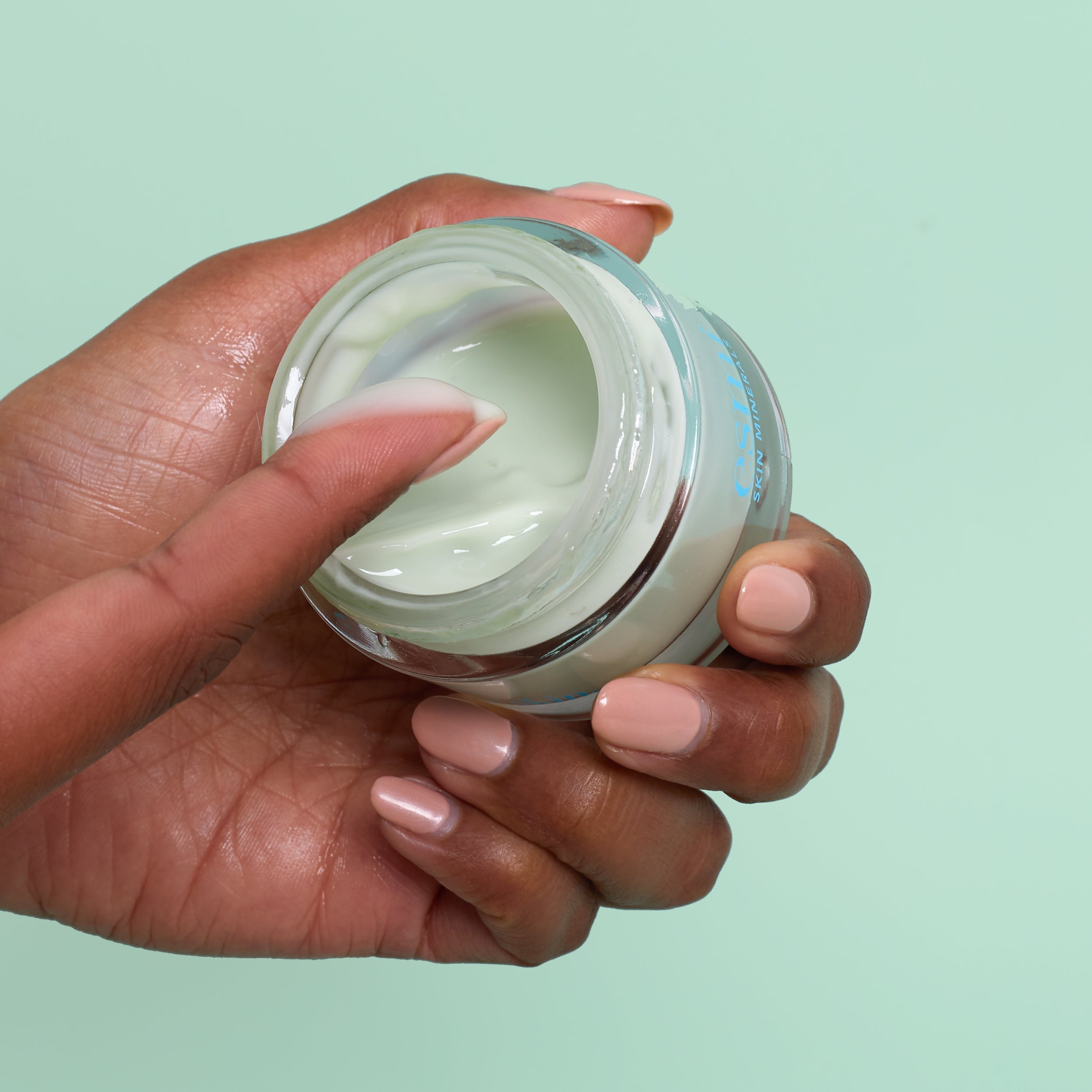 InUse_Moisturiser-Anti-RednessHydra-Fluid.jpg
