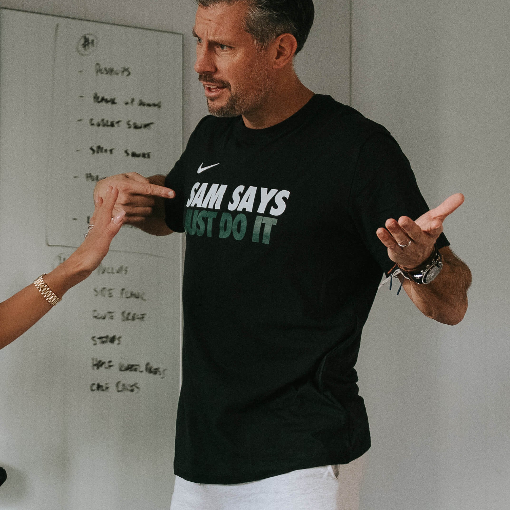 Nike_Cotton_Tee_JDI_Black_Insitu_05.jpg