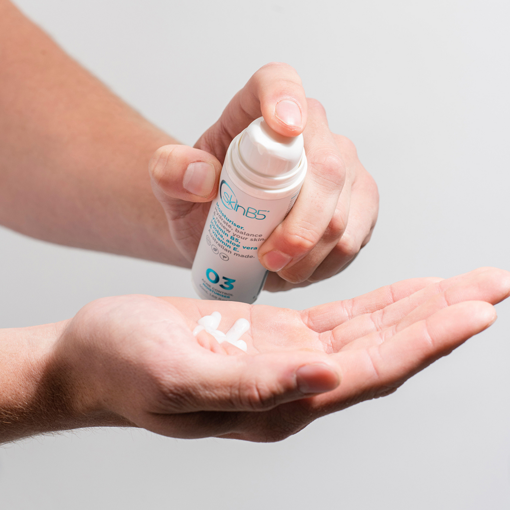 SB5104_SkinB5AcneControlMoisturiser_4_1680x_fc14f73c-92bc-4f11-8fc2-7547aebfbc1b.png