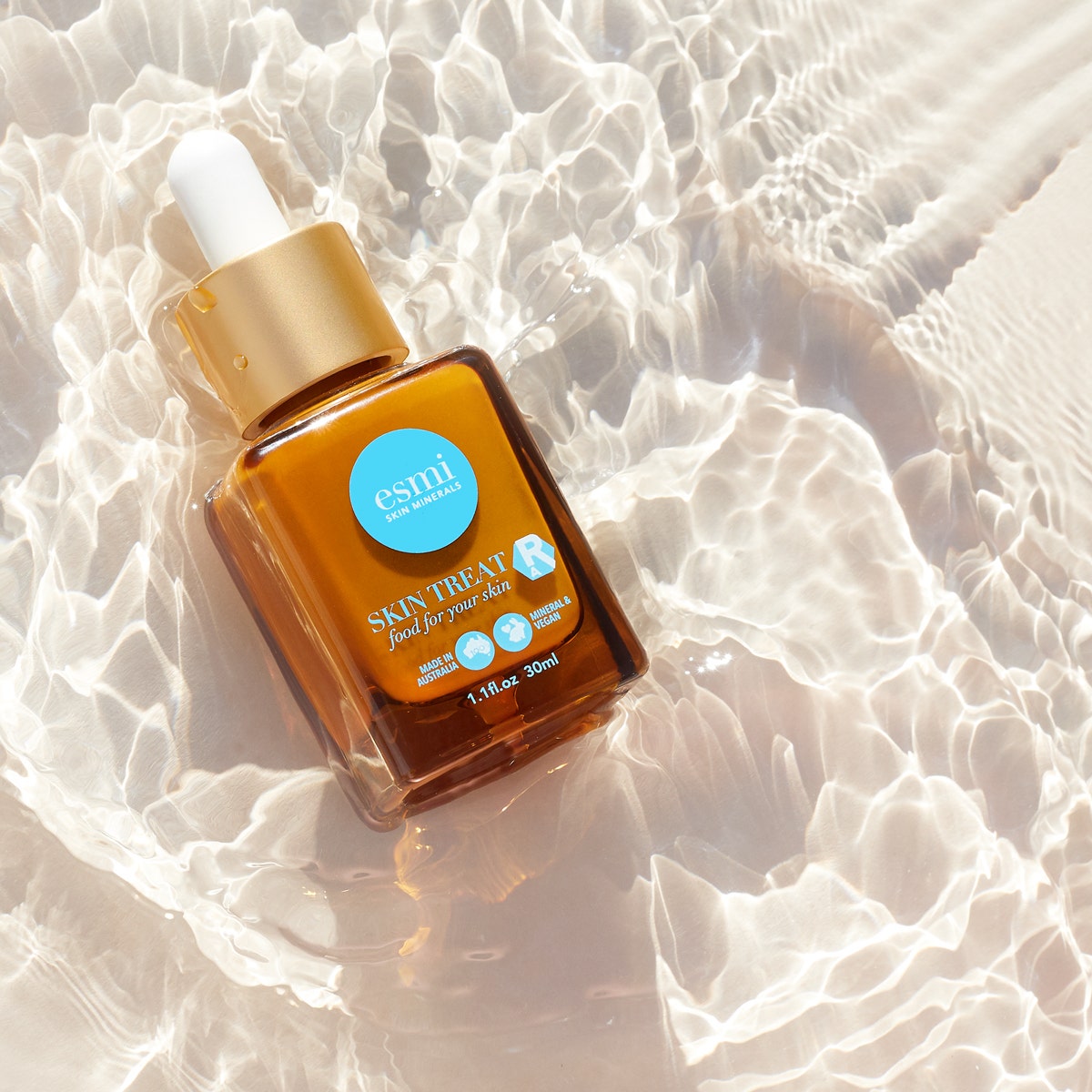 esmi_encapsulatedretinol_lifestyle_web_1200_2_2.jpg